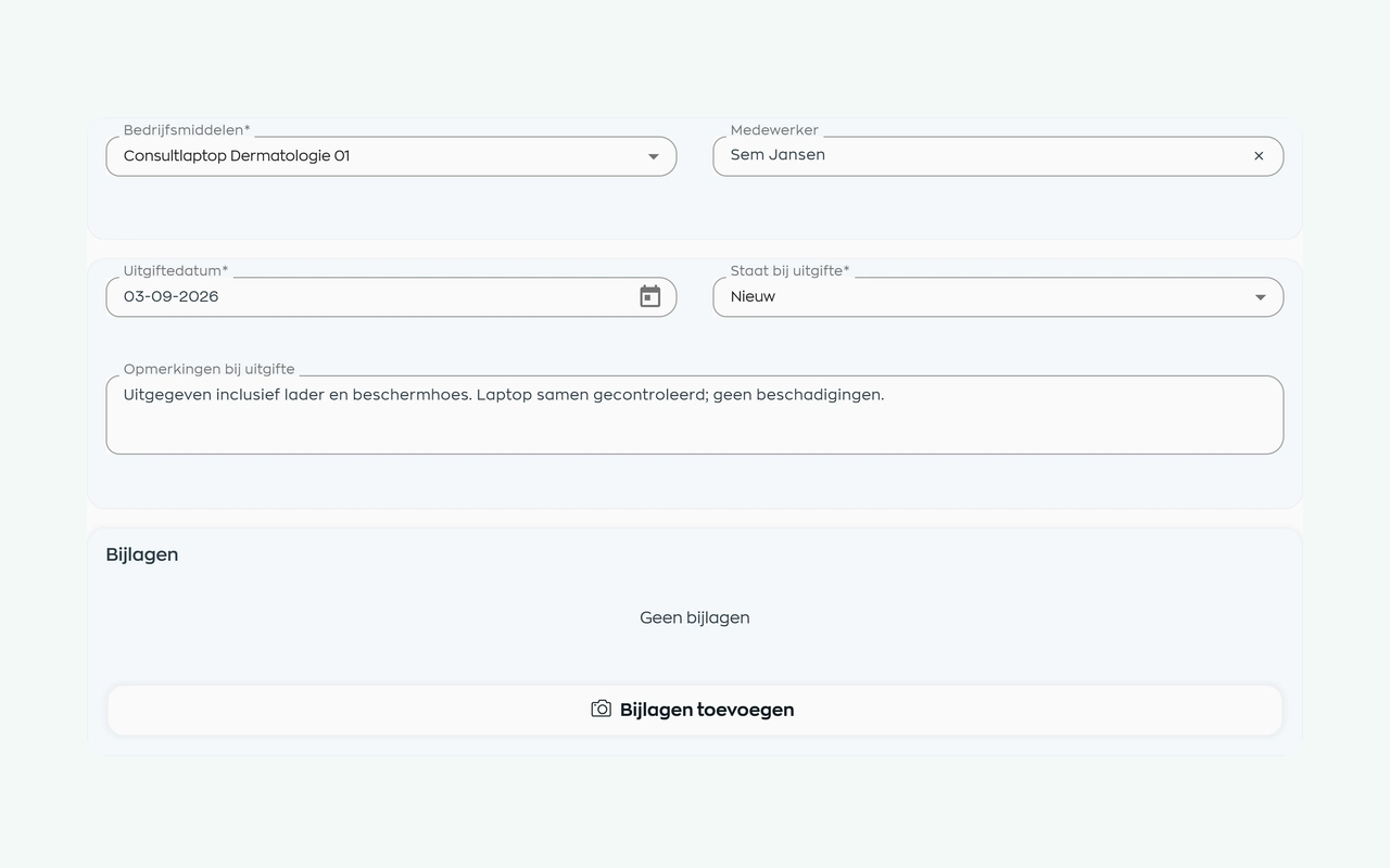 Uitgifte van een laptop aan een medewerker met uitgiftedatum, conditie, opmerkingen en de mogelijkheid om bijlagen toe te voegen
